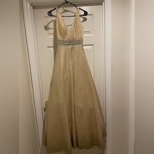 Good prom/ formal dress. Worn at the bottom and back zipper (as shown).